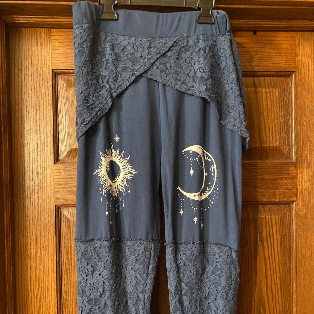Moon and Sun Soft and Stretchy Pants NWOT